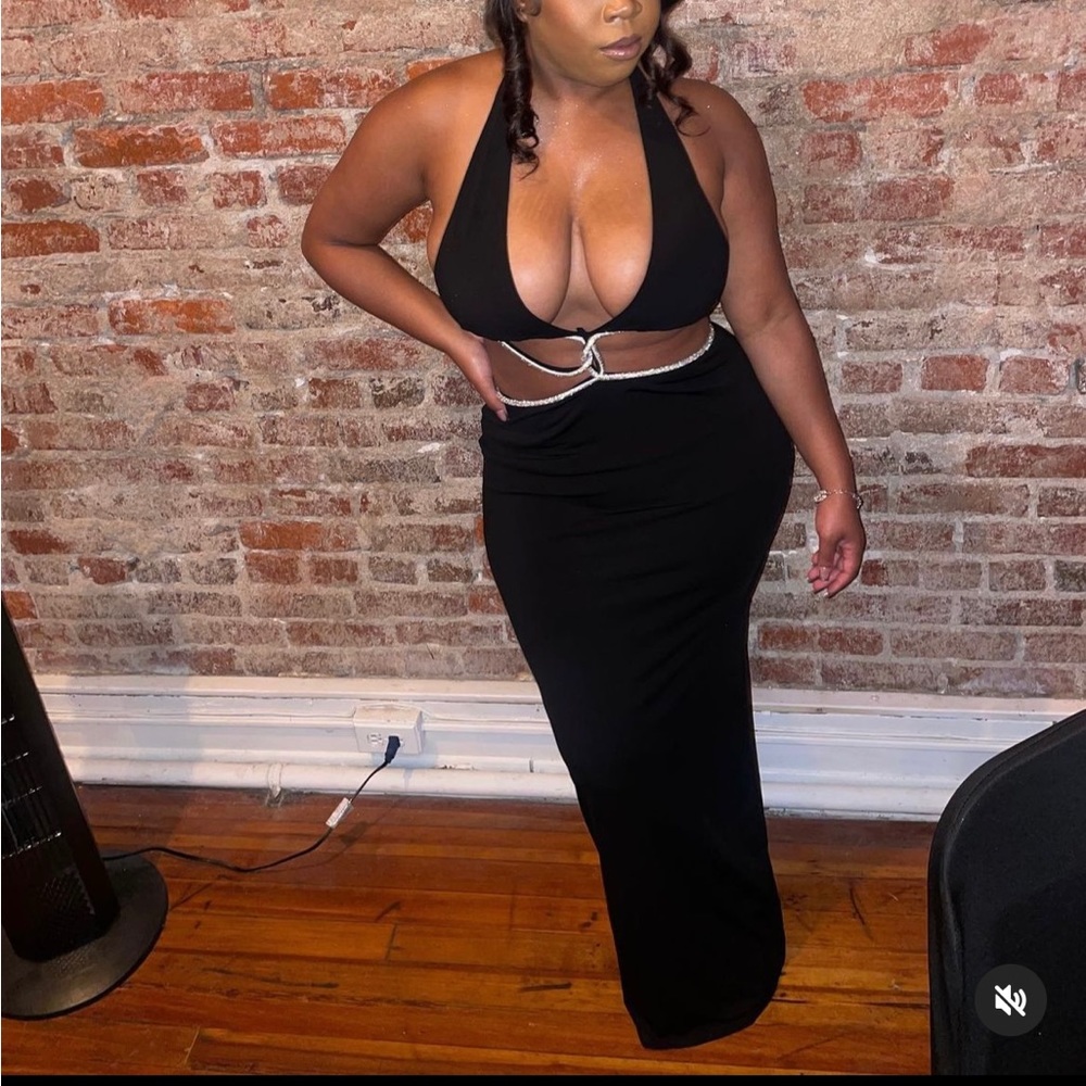 Dazzling elegant black dress maxi